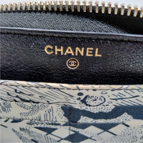 Chanel Black Leather Zip Wallet with Gold Accents - Picture 5 of 10